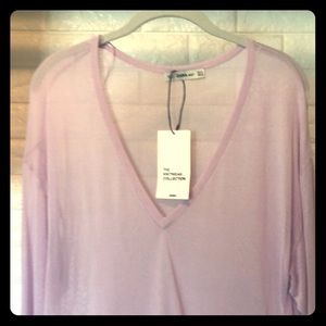 V-neck Long sleeve top, NEW ⭐️